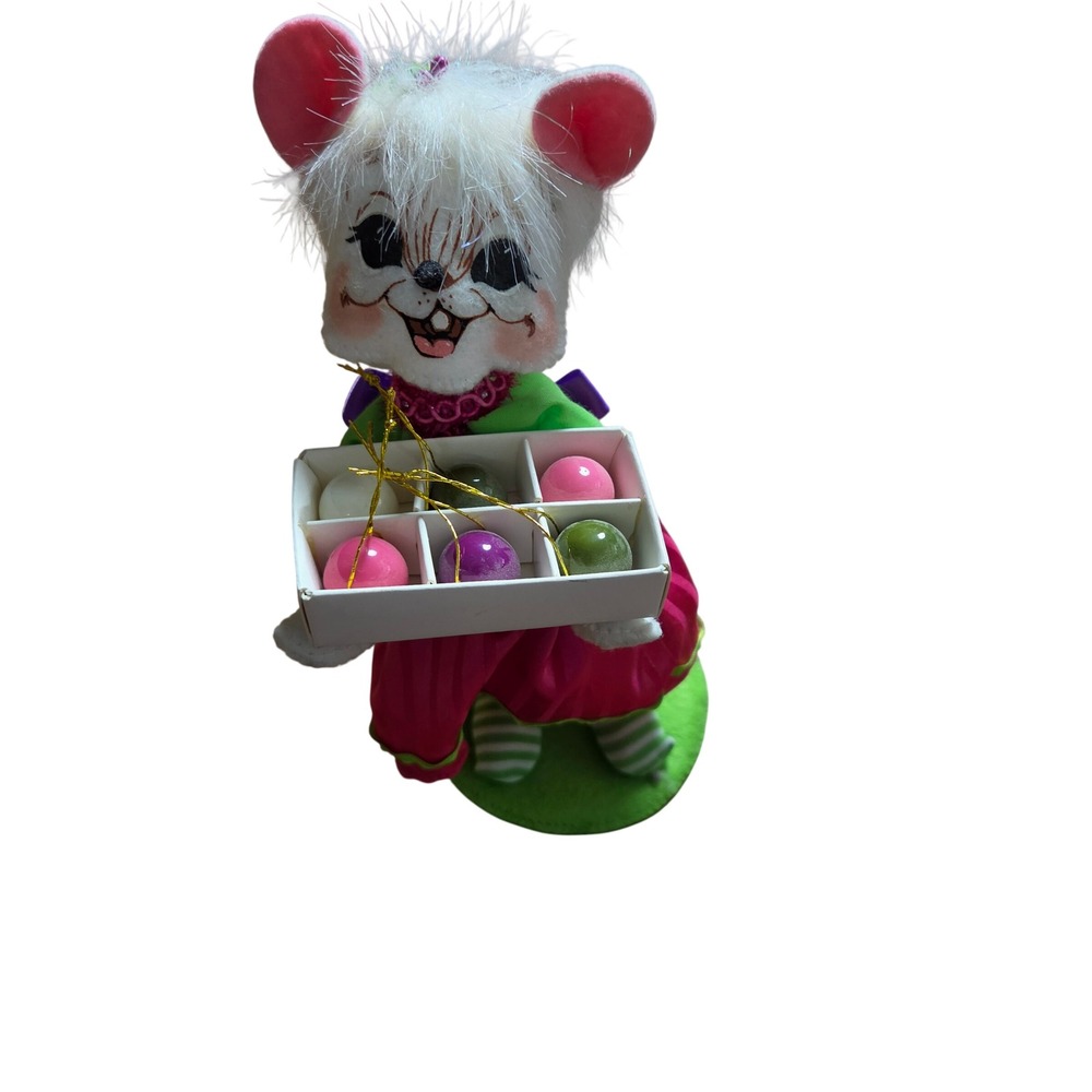 Annalee 2011 Winter Whimsy Girl Mouse with Box of Ornaments 6" 600111 Holiday